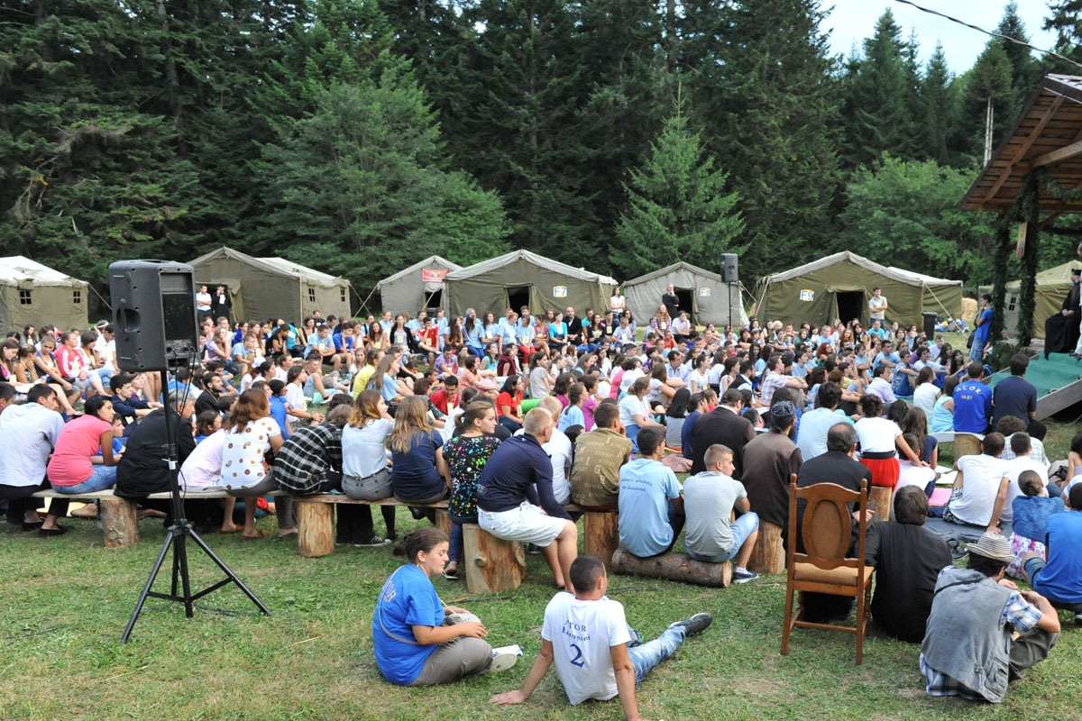 „Nevinovăţia şi entuziasmul au făcut să dăinuiască peste veacuri credinţa“