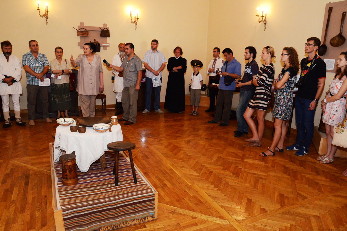 Linguri, linguroaie şi polonice de colecţie, expuse la Muzeul Unirii