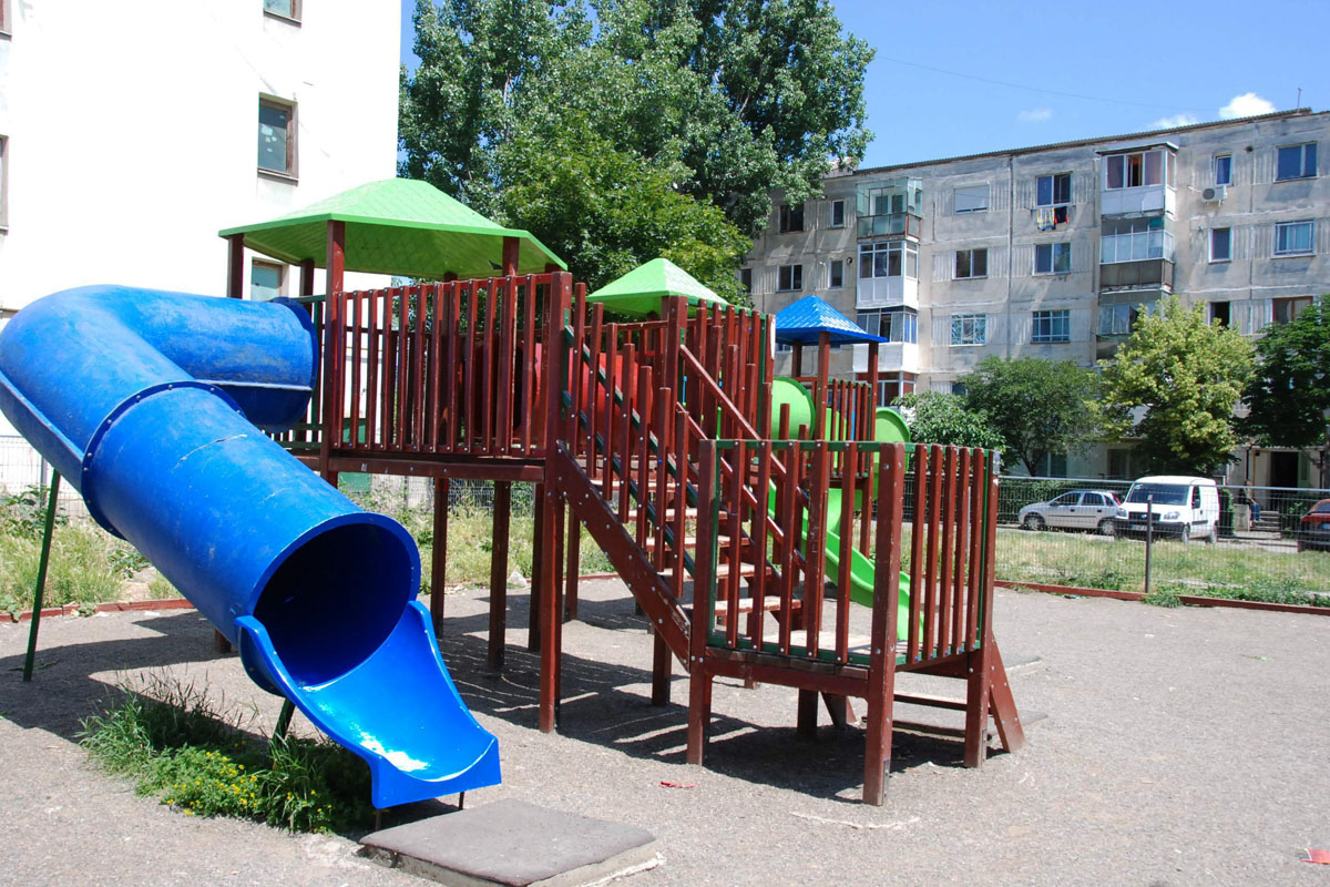 Dezinfecţie în locurile de joacă din Suceava