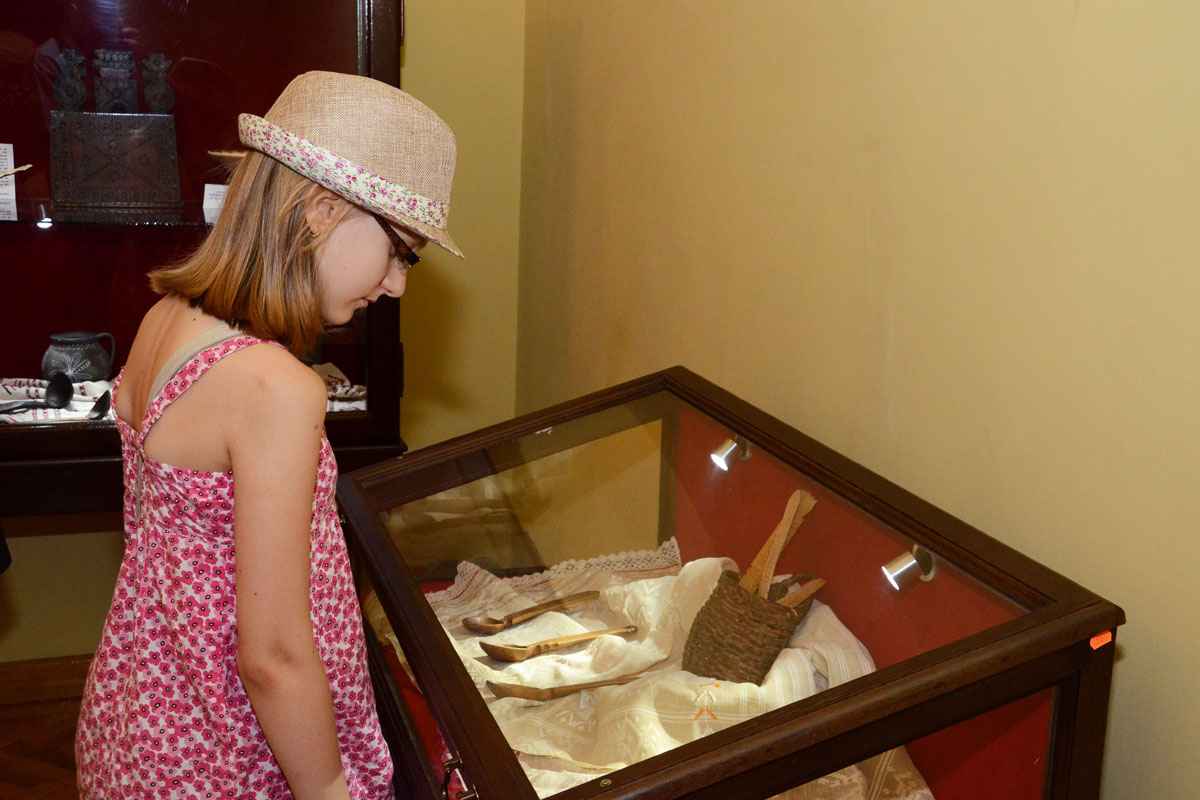 Linguri, linguroaie şi polonice de colecţie, expuse la Muzeul Unirii