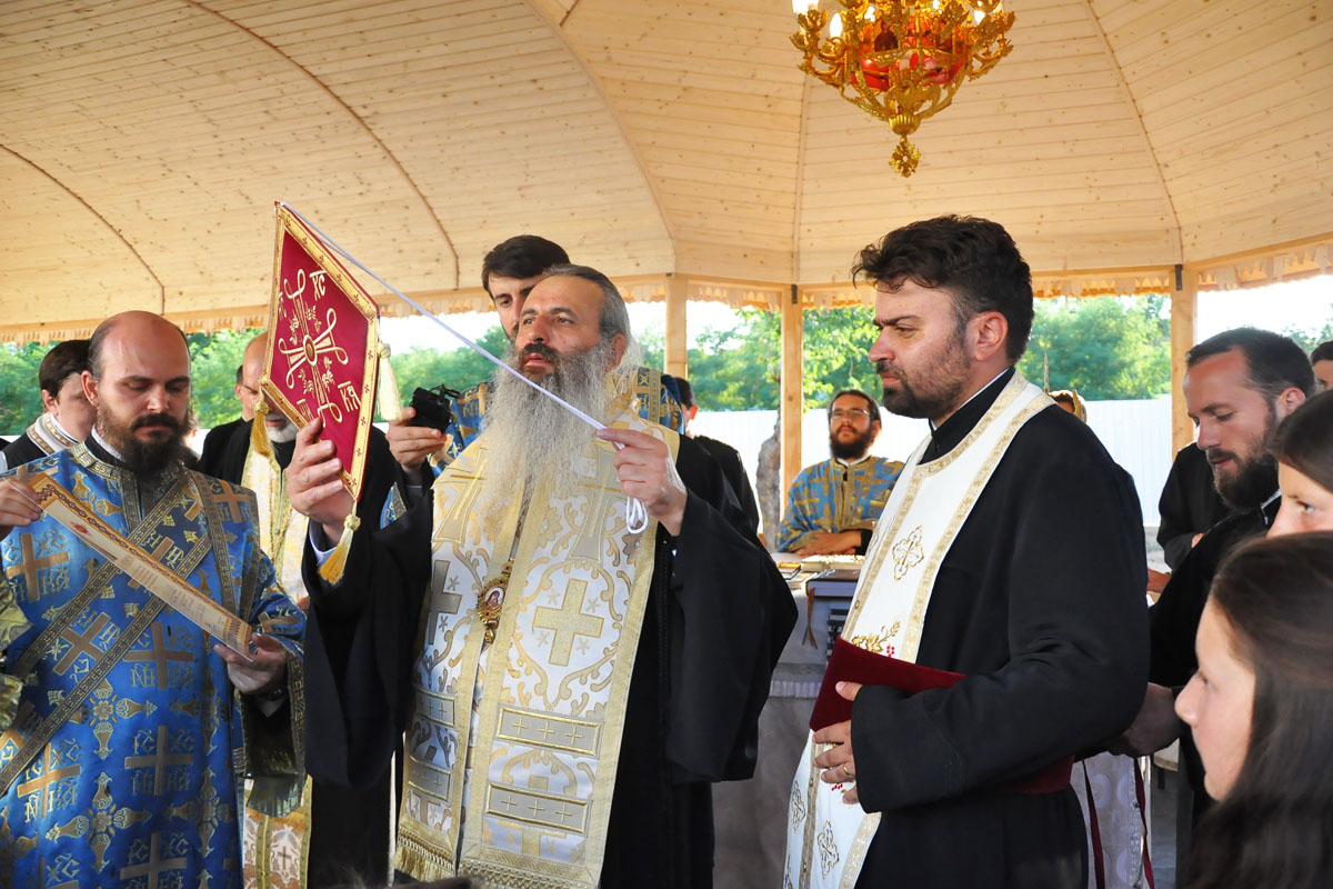 Casa socială parohială, sfinţită de IPS Teofan la Vlădiceni