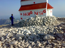 Extremiştii albanezi profanează o Biserică ortodoxă