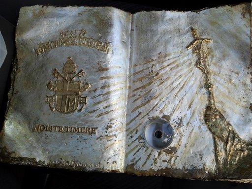 Eprubetă cu sângele Papei Ioan Paul furată şi regăsită