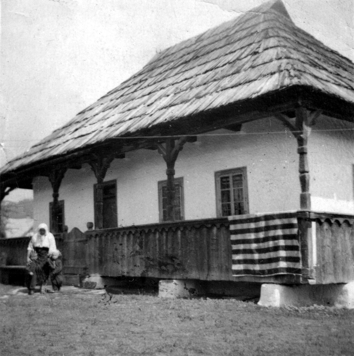 Pasiune, la 23 de ani, pentru portul popular din Bucovina