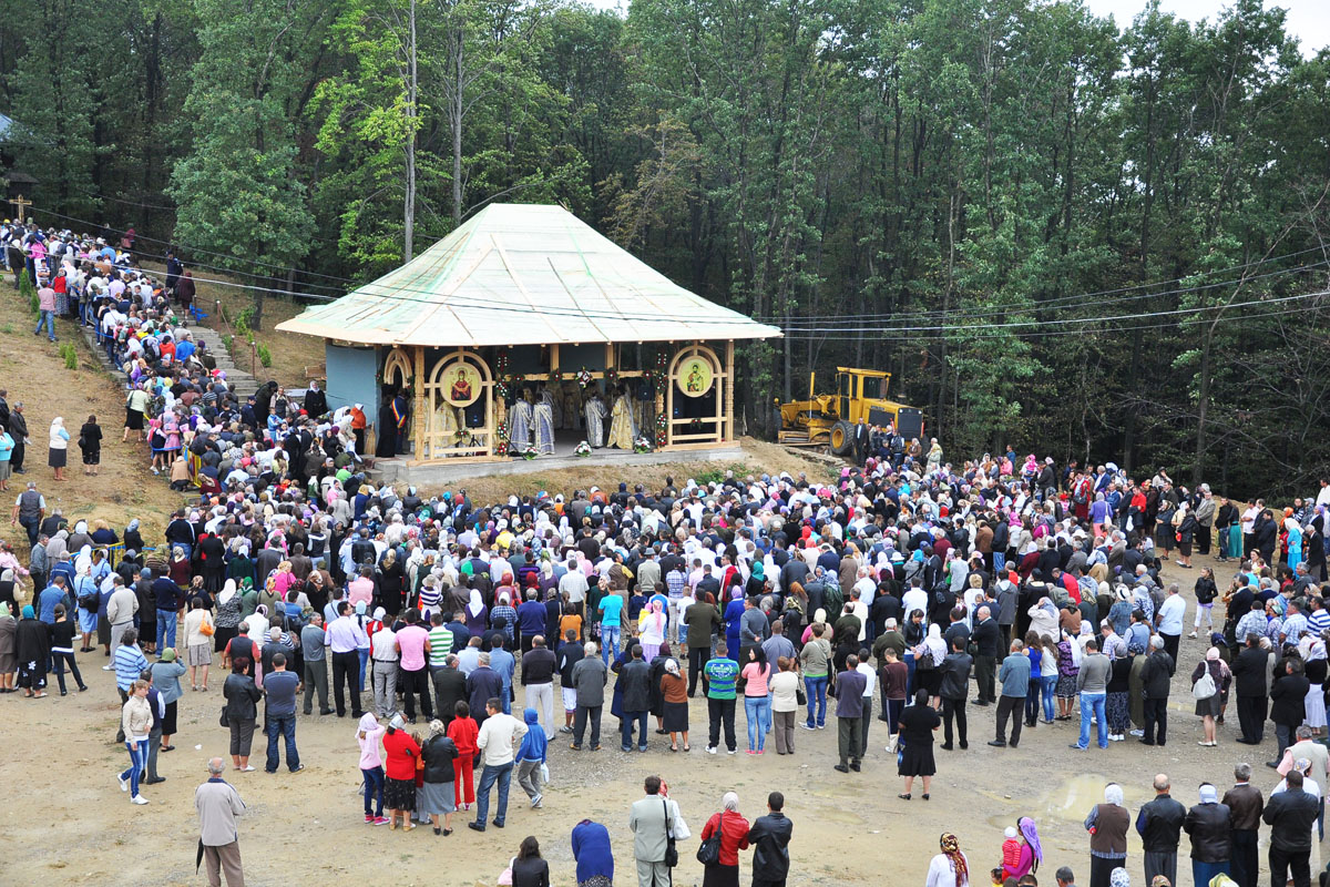 Sfinţire de biserică la Mănăstirea Sângeap-Basaraba
