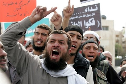 Creştini răstigniţi în faţa Palatului prezidenţial din Cairo