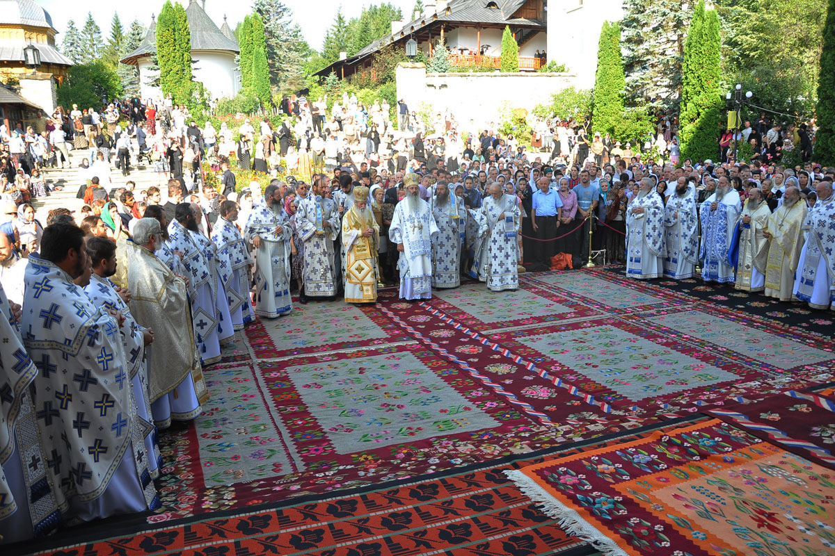 „Deşi separată de toţi, Sfânta Teodora a fost unită cu toţi în rugăciune“