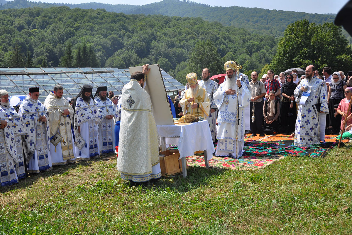 „Deşi separată de toţi, Sfânta Teodora a fost unită cu toţi în rugăciune“ „Deşi separată de toţi, Sfânta Teodora a fost unită cu toţi în rugăciune“