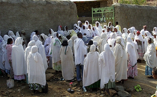 Arabia Saudită eliberează 35 de creştini acuzaţi de rugăciune în comun