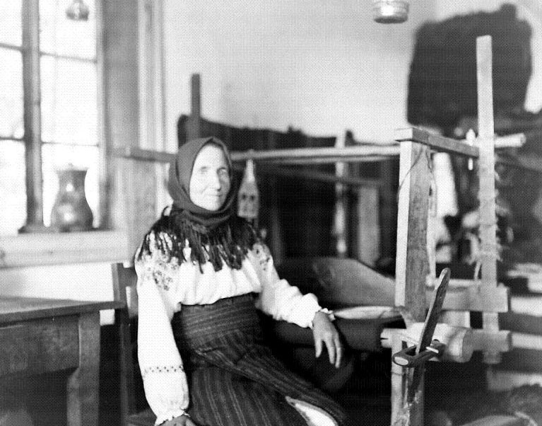 Pasiune, la 23 de ani, pentru portul popular din Bucovina