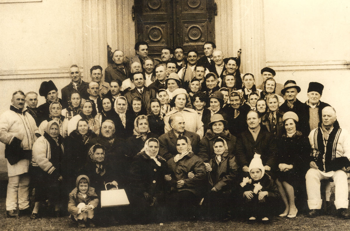 Pasiune, la 23 de ani, pentru portul popular din Bucovina