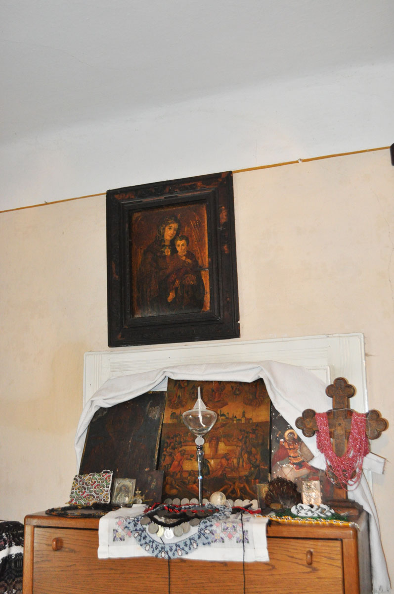 Pasiune, la 23 de ani, pentru portul popular din Bucovina