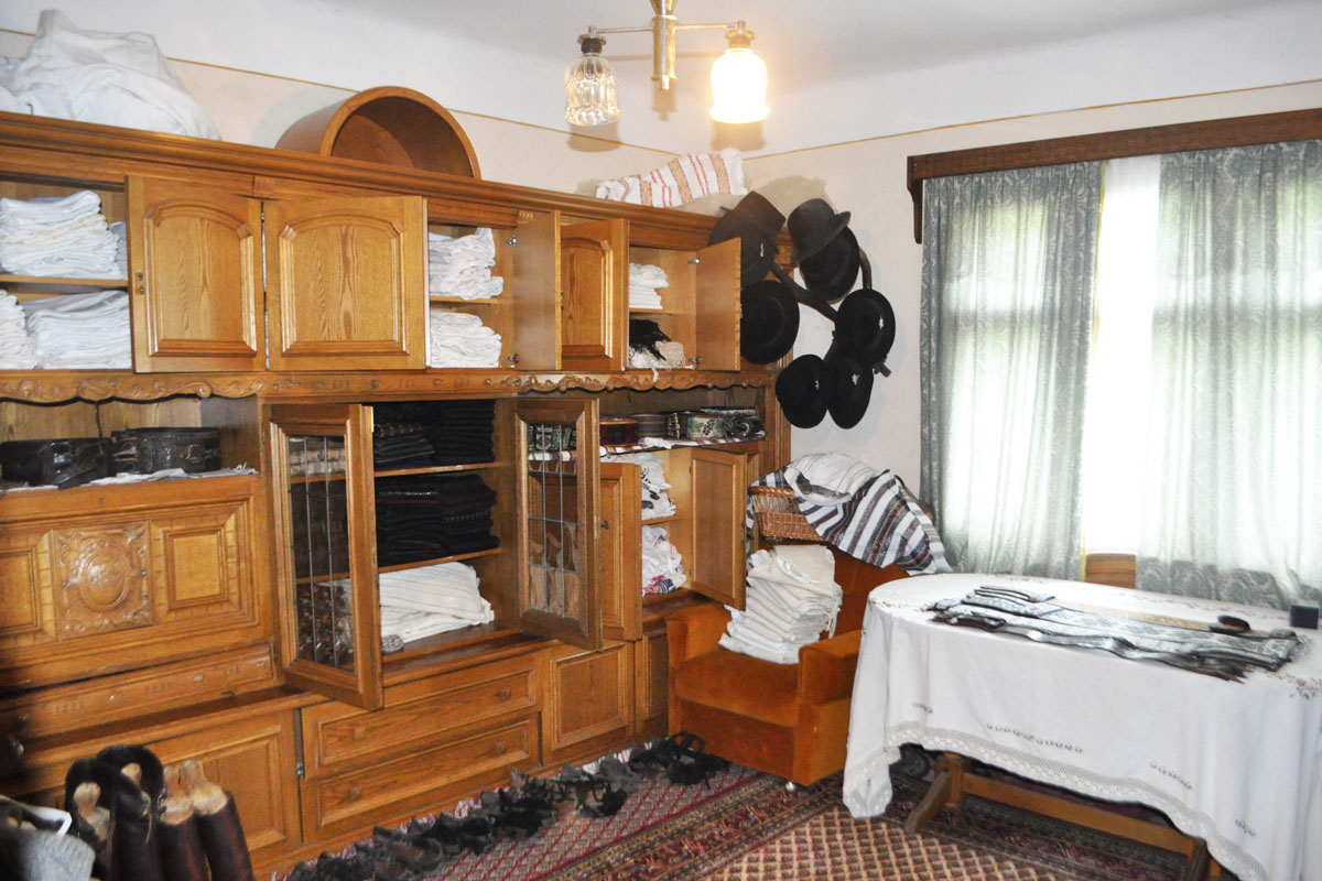 Pasiune, la 23 de ani, pentru portul popular din Bucovina