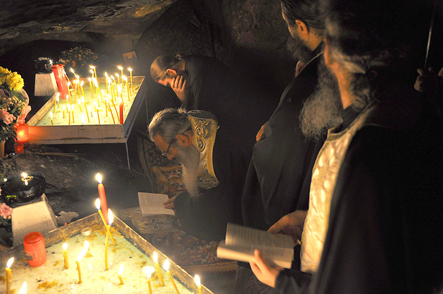 „Bucură-te, Cuvioasă Teodora, a Moldovei duhovnicească floare!”