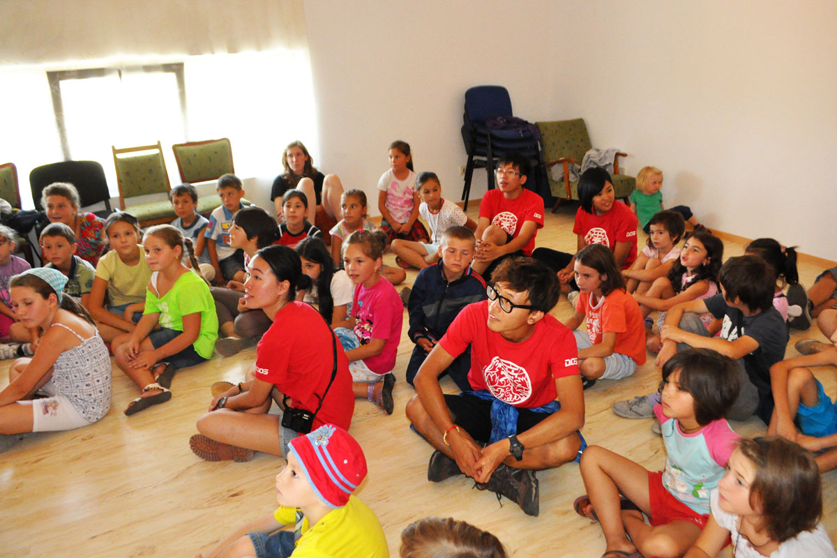 200 de copii în Tabăra de creaţie „Aripi de înger“