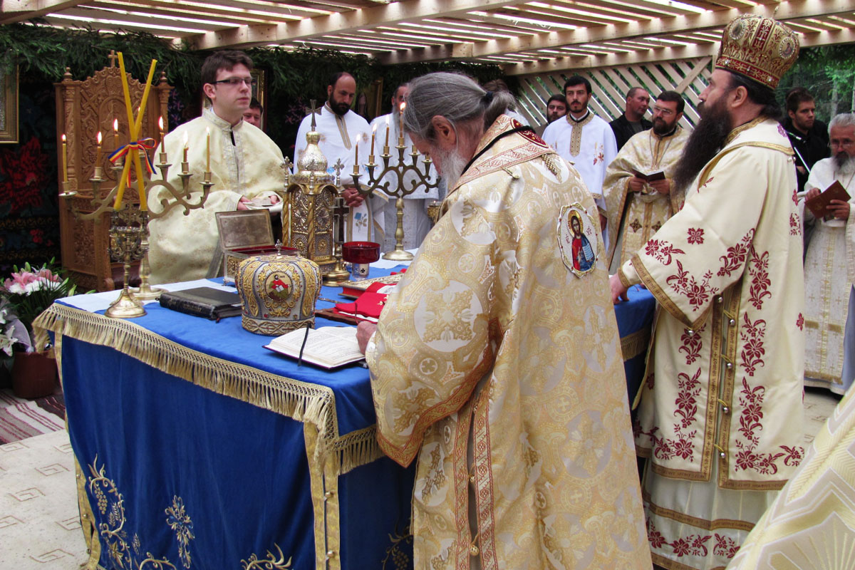 Doi ierarhi au sfinţit pictura paraclisului Mănăstirii Sihăstria Rarăului