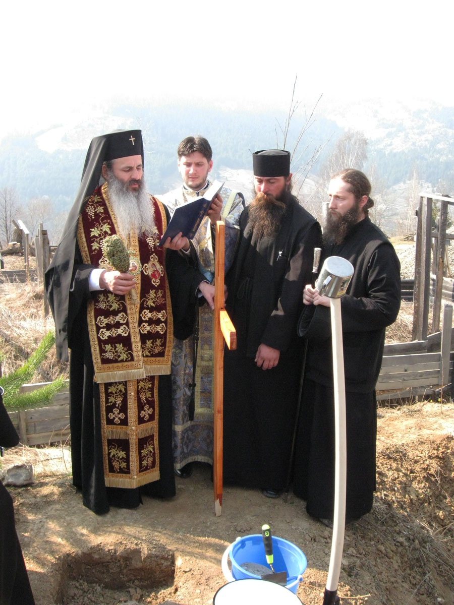 Piatra de temelie pentru noua biserică a Schitului Icoana Veche