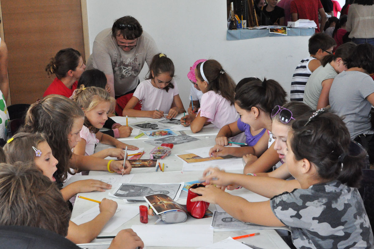 Copiii au pictat în fiecare zi icoane 200 de copii în Tabăra de creaţie „Aripi de înger“