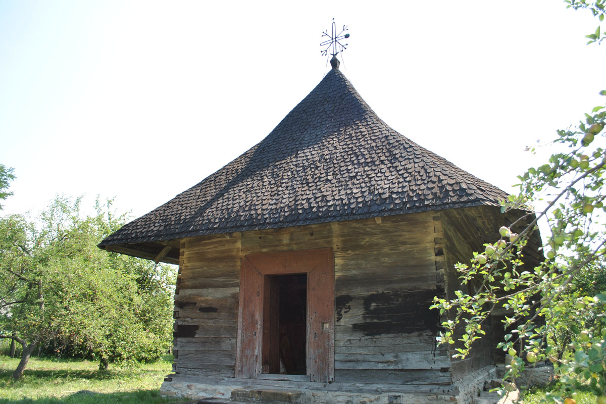 Bisericuţa din Băneşti: o poveste de trei veacuri