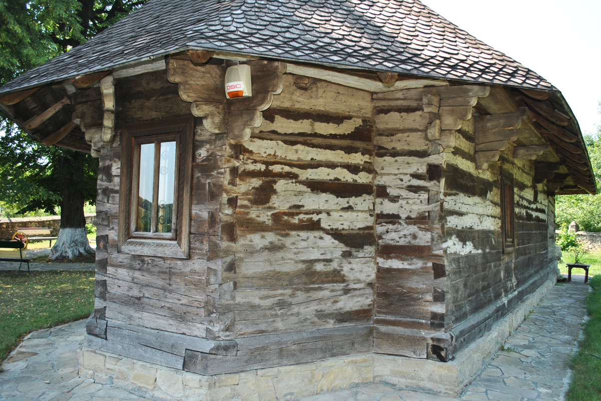 Lăcaşul ocrotit de patriarhul Iustin