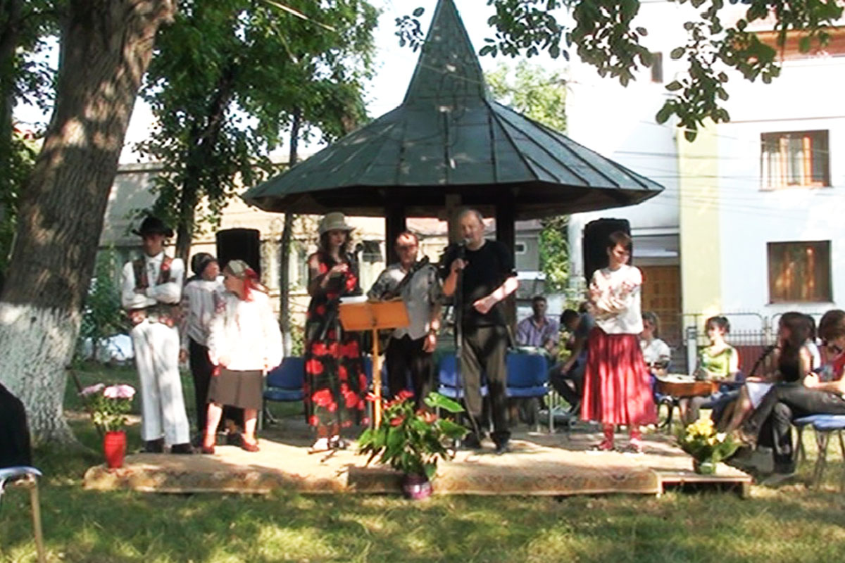 Spectacol artistic la Biserica Toma Cozma din Iaşi