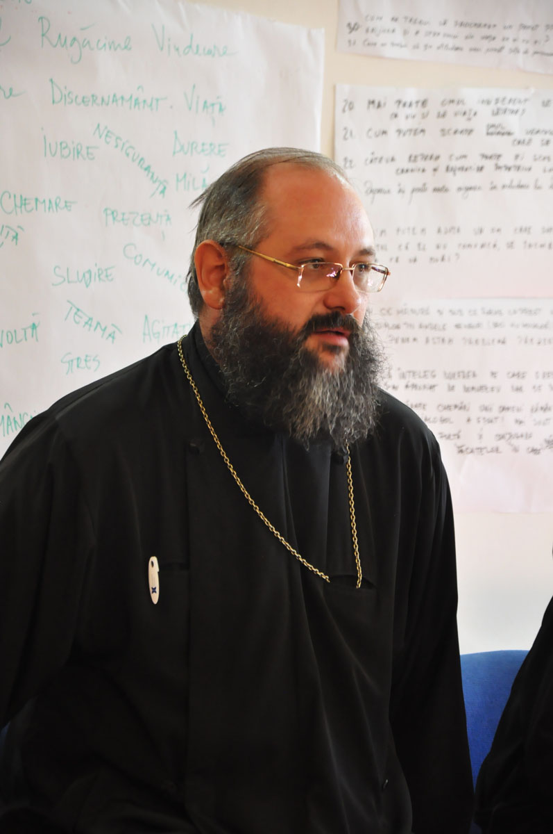 Pr. Dragoş Bahrim, directorul Seminarului Teologic Liceal Ortodox „Sfântul Vasile cel Mare“ din Iaşi Trăirea Sfintelor Taine şi familia preotului