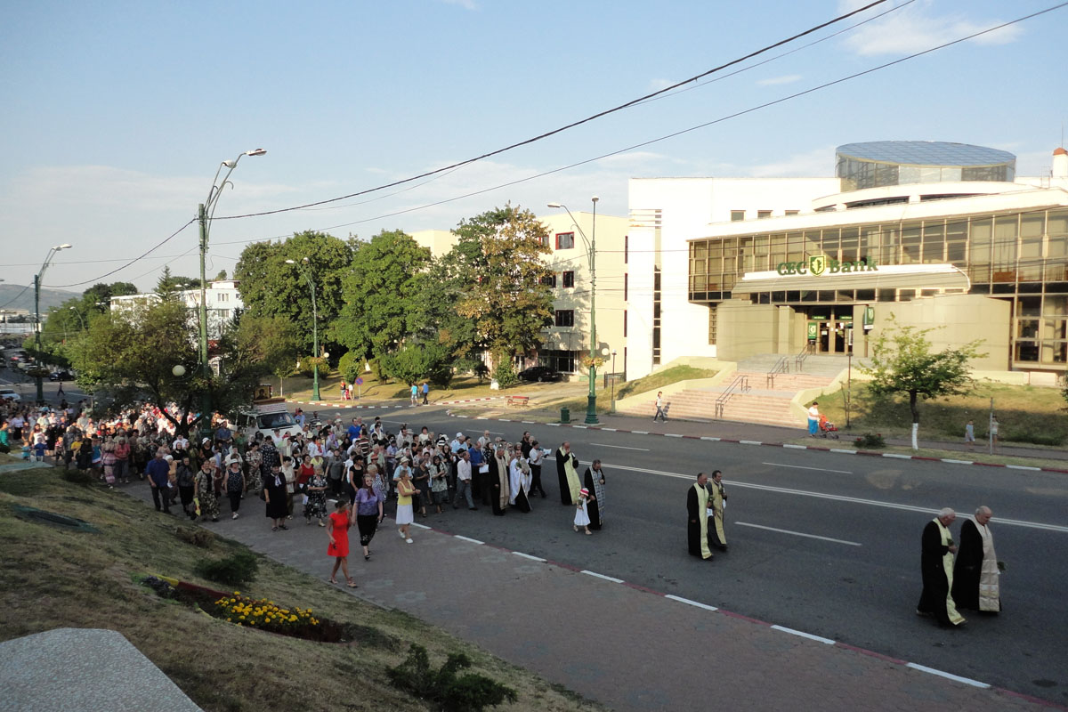 Procesiune pentru ploaie la Oneşti