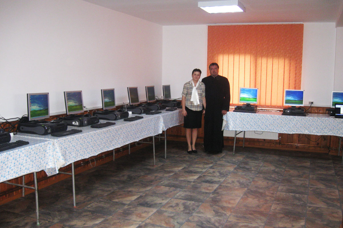 Cursuri de informatică pentru copiii nevoiaşi