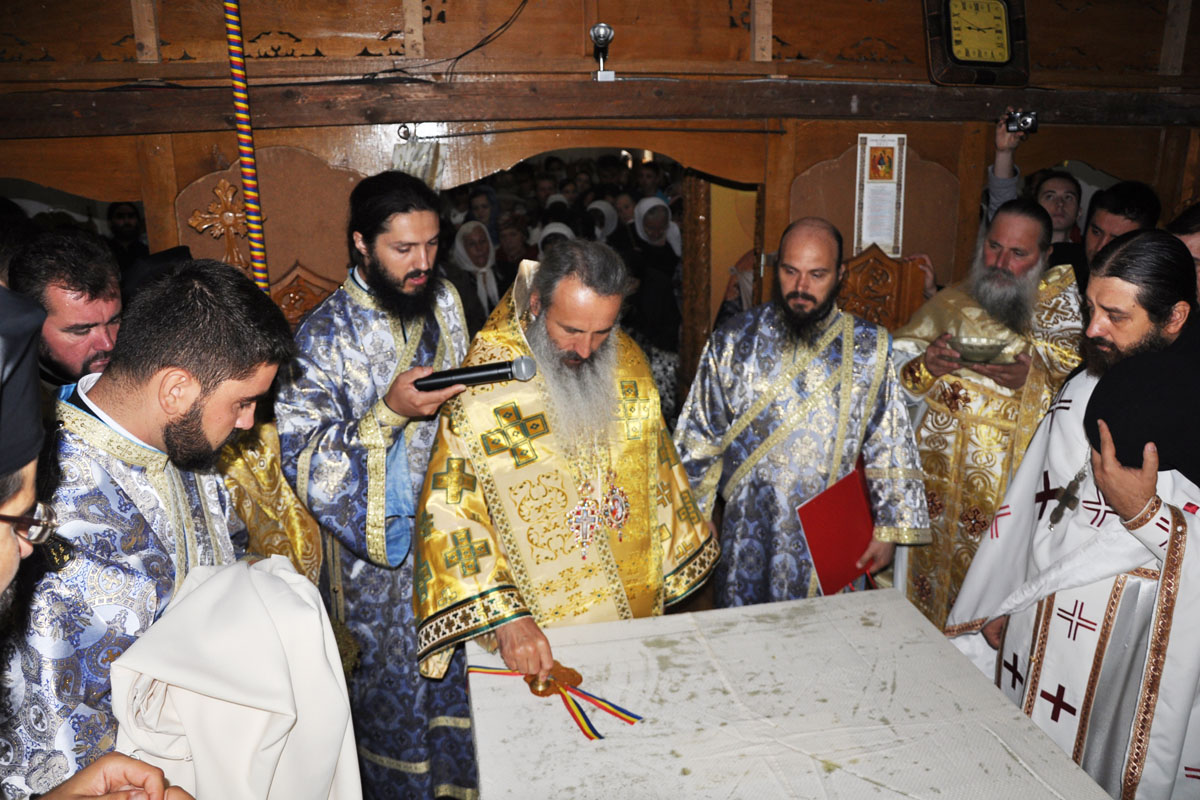 Sfinţire de biserică la Mănăstirea Sângeap-Basaraba Sfinţire de biserică la Mănăstirea Sângeap-Basaraba