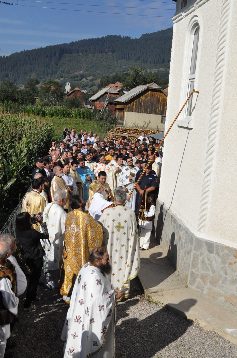 „Să aveţi grijă de această biserică şi să respectaţi rânduiala ei“