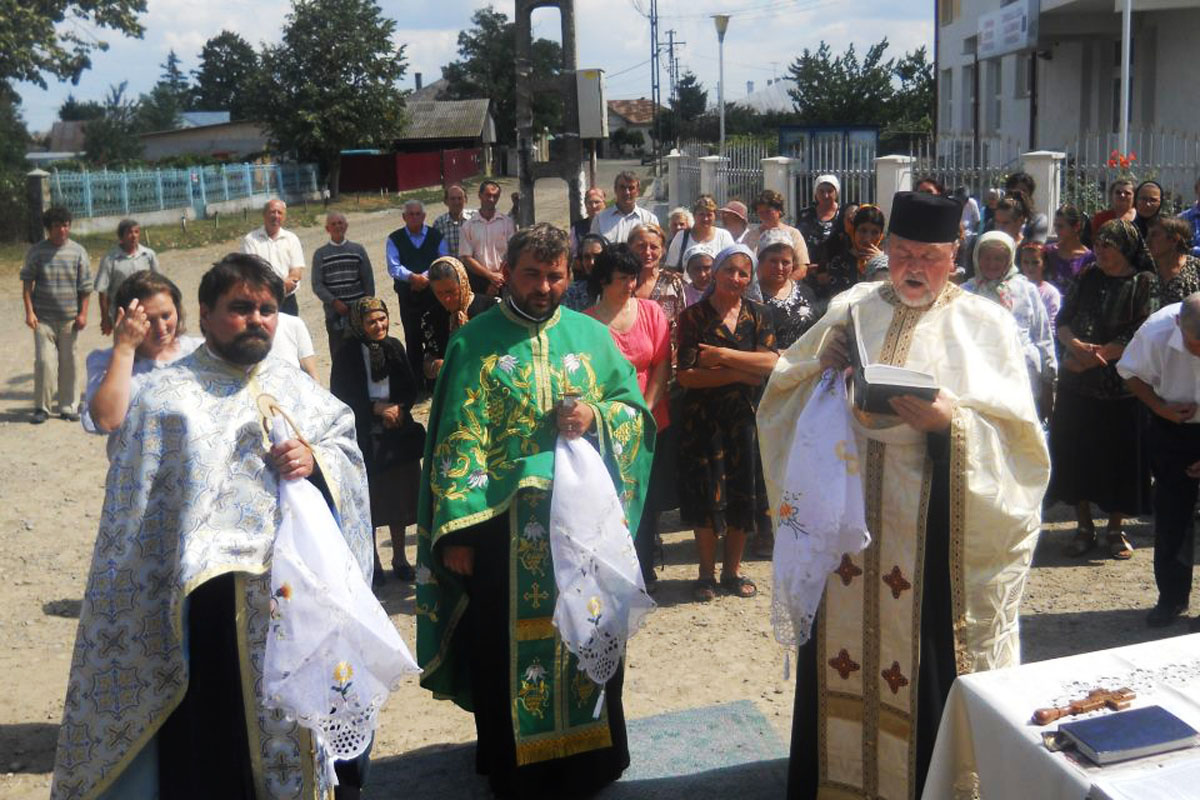 Sfinţire de troiţă în parohia Frumuşica