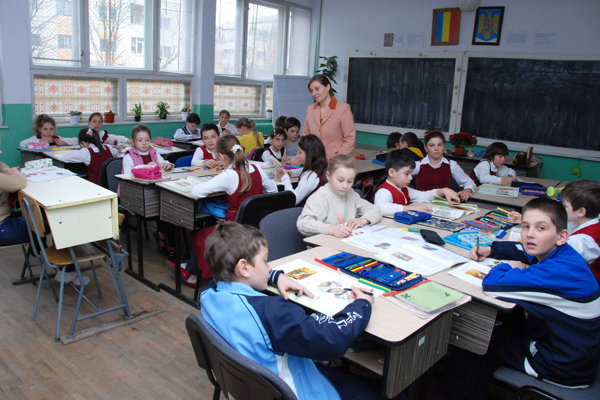 Inspectorii DSP verifică unităţile de învăţământ