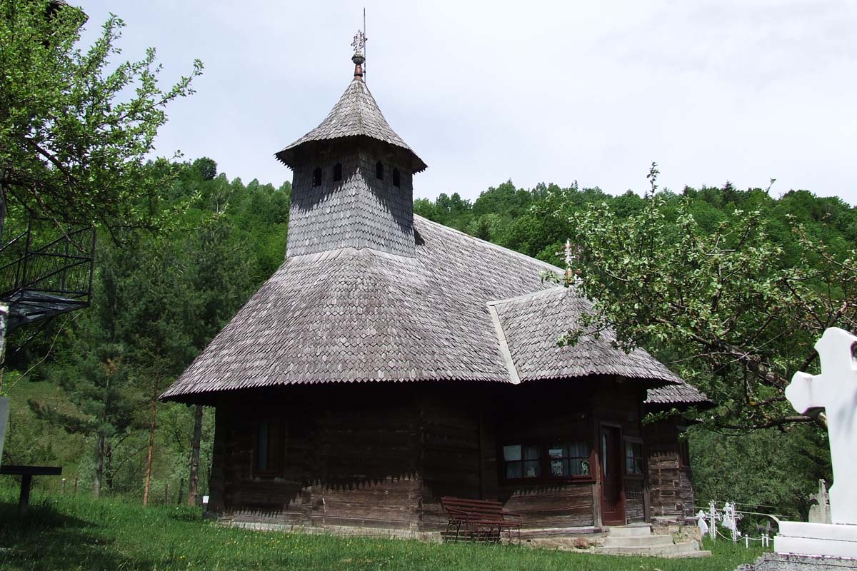 Graţioasele ctitorii de lemn ale Neamţului