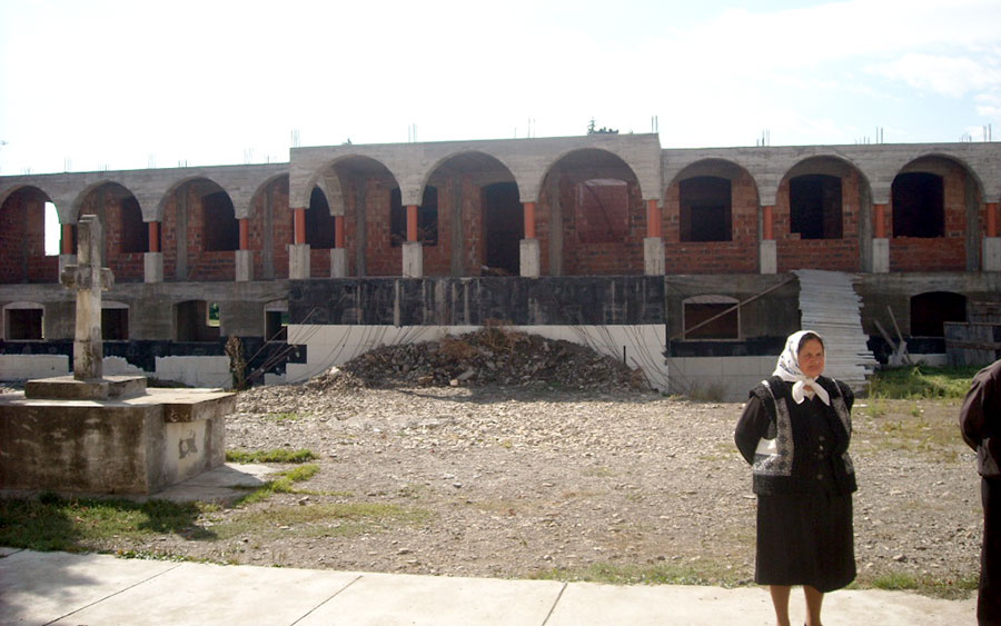 Parohul din Vicovu de Sus, despre pastoraţia într-o comunitate cu penticostali, baptişti şi adventişti