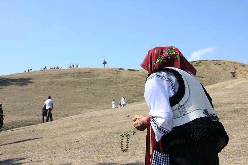 „Dacă ni se va părea grea crucea, să-L luăm pe Hristos alături“