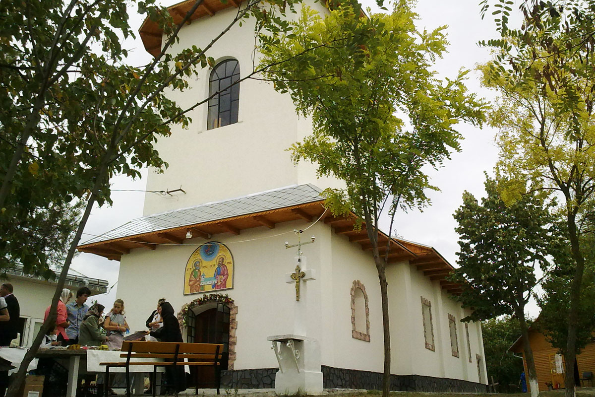 Binecuvântări arhiereşti în trei parohii ale Moldovei