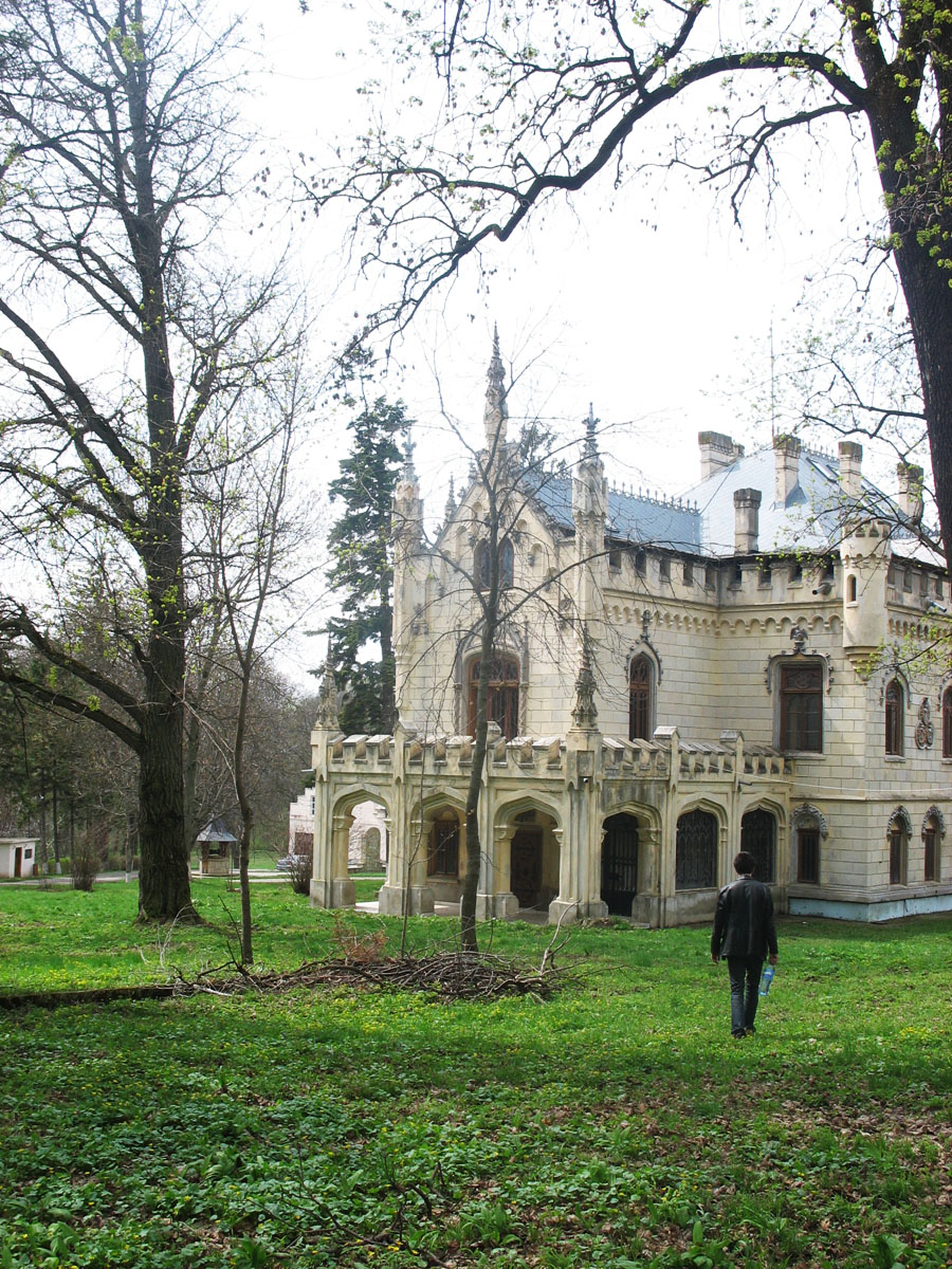 Mănăstirea Miclăuşeni, un loc de tihnă în mijlocul naturii