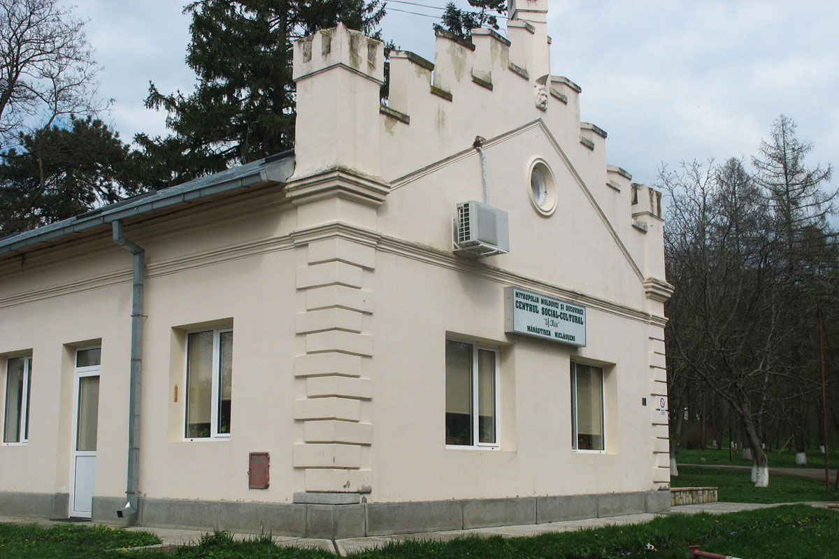 Mănăstirea Miclăuşeni, un loc de tihnă în mijlocul naturii