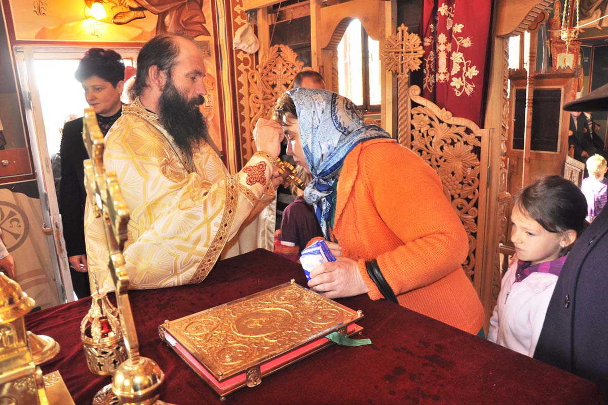 Sfinţire de biserică şi grădiniţă în localitatea ieşeană Traian