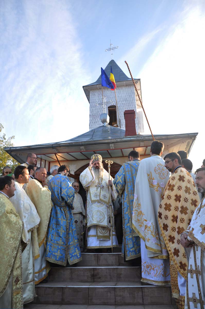 Sfinţire de biserică şi grădiniţă în localitatea ieşeană Traian
