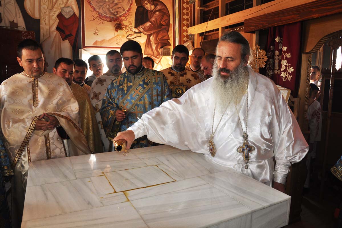 Sfinţire de biserică şi grădiniţă în localitatea ieşeană Traian