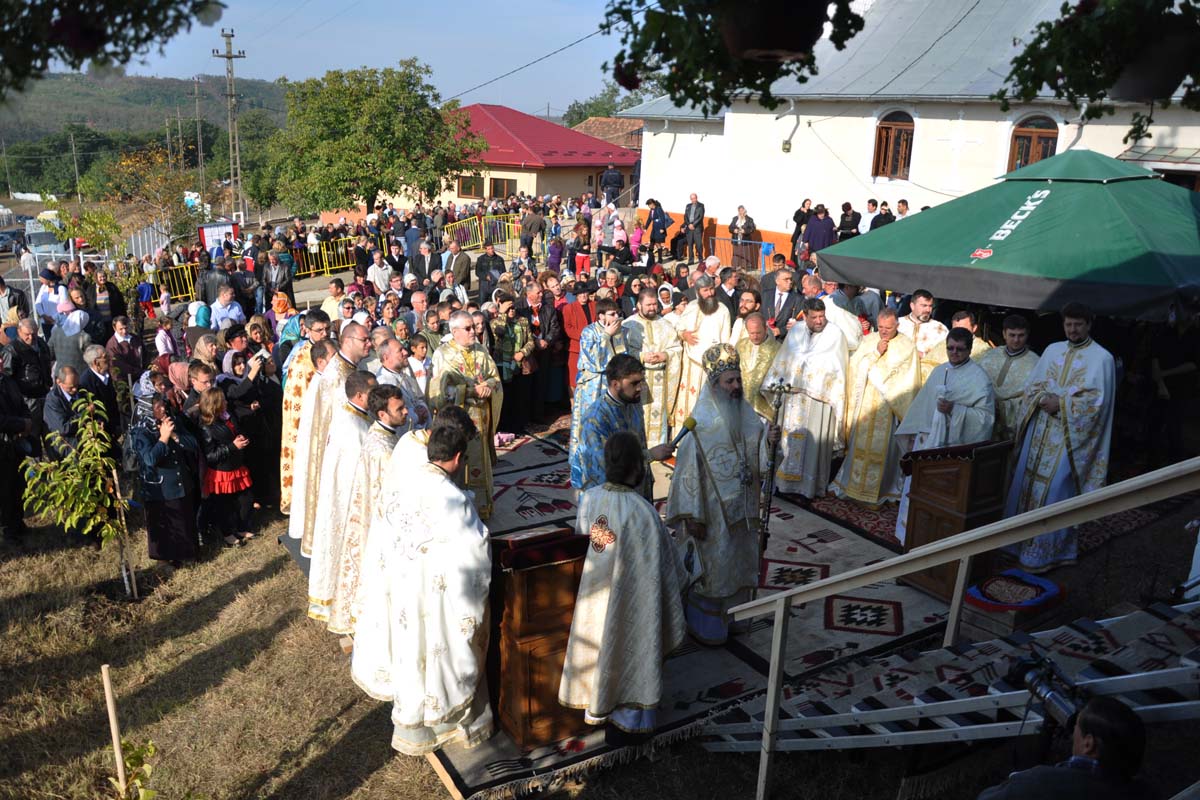 Sfinţire de biserică şi grădiniţă în localitatea ieşeană Traian