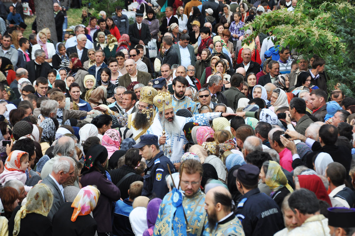 „În familiile voastre trebuie să fie iubire, iertare şi naştere de prunci“ „În familiile voastre trebuie să fie iubire, iertare şi naştere de prunci“