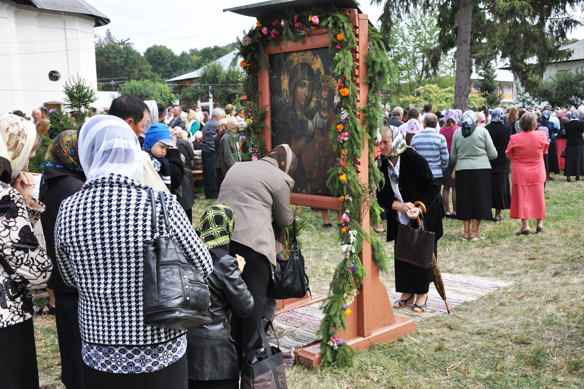 „În familiile voastre trebuie să fie iubire, iertare şi naştere de prunci“ „În familiile voastre trebuie să fie iubire, iertare şi naştere de prunci“