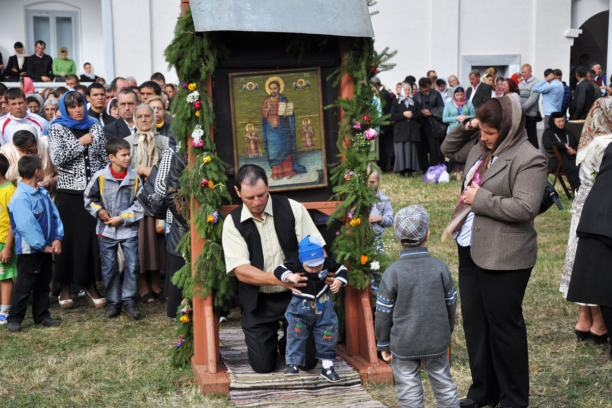 „În familiile voastre trebuie să fie iubire, iertare şi naştere de prunci“ „În familiile voastre trebuie să fie iubire, iertare şi naştere de prunci“