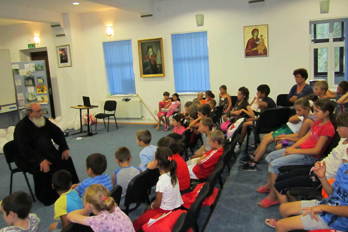 Tabără de dezvoltare personală la Seminarul Teologic de la Mănăstirea Neamţ