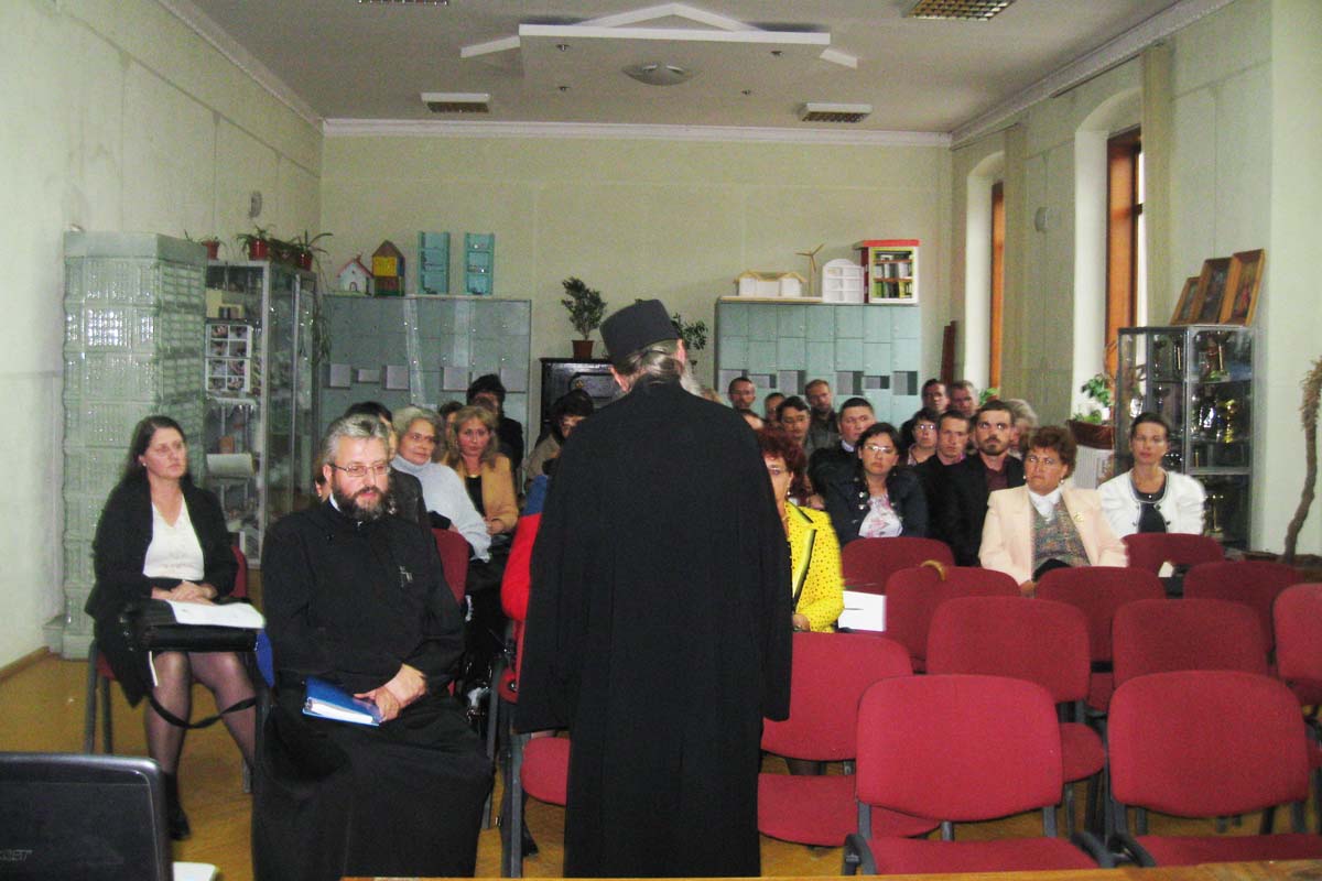 Consfătuirea cadrelor didactice din zonele Câmpulung Moldovenesc, Vatra Dornei şi Gura Humorului Consfătuirea profesorilor de religie din judeţele Suceava şi Bacău