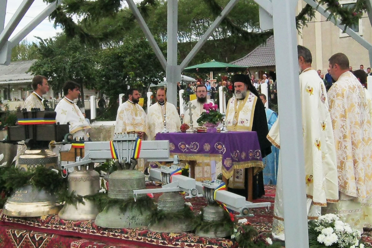 Mii de pelerini la mănăstirile închinate Naşterii Maicii Domnului