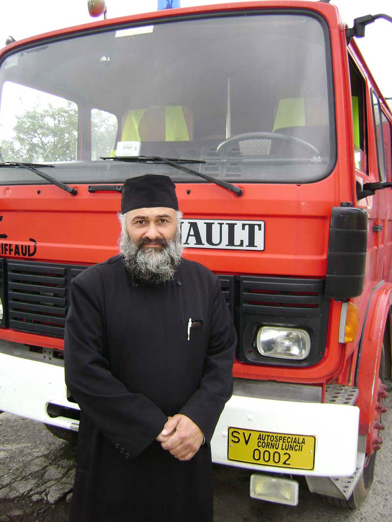 „O maşină de pompieri prinde bine în orice comunitate“