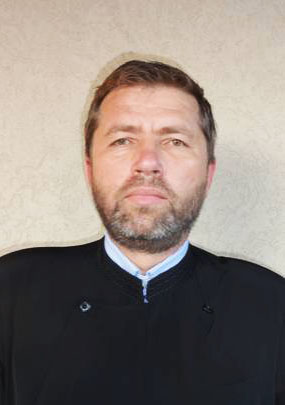 Pr. Vasile Baltag, consilier administrativ al Arhiepiscopiei Sucevei şi Rădăuţilor şi parohul Bisericii „Sfânta Cruce“ - Obcini din Suceava „Numele trebuie ales cu multă grijă, din marele neam al numelor creştine“